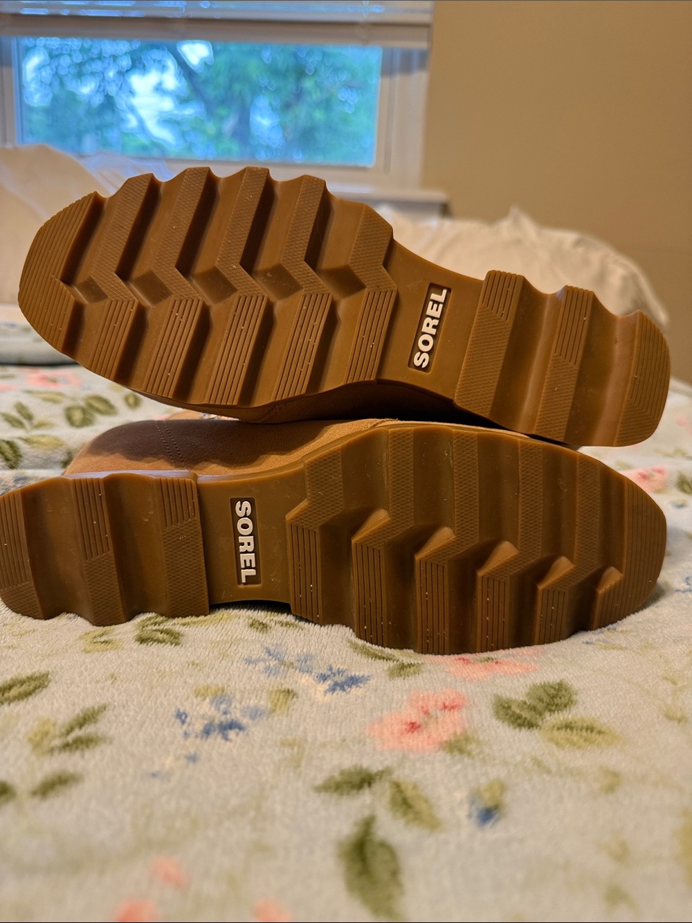 Sorel Joan of Arctic III Suede Wedge Boots Tawny Buff Tan with Gum Pink Laces - Picture 6 of 7